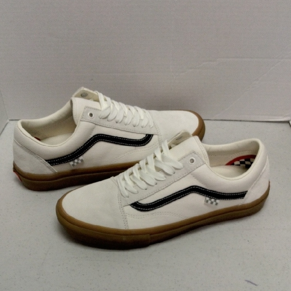 Vans Old Skool Pro In White and gum Outsoles - Picture 4 of 8